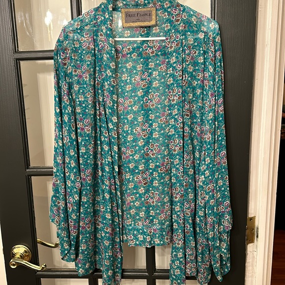 Free People Tops - Free People Floral shirt